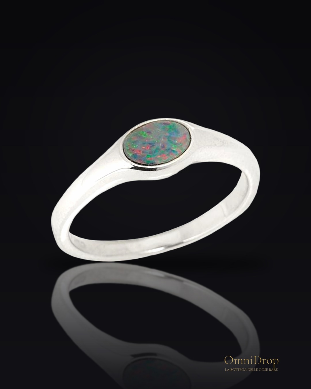 Anello opale blu australiano, per evocare l'oceano