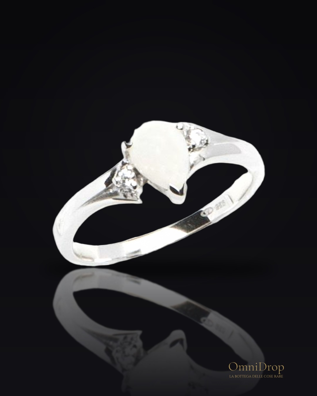 Anello opale e zirconio, per racchiudere il sole del giorno