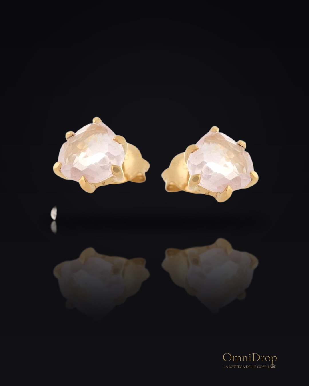Orecchini a bottone cuore con quarzo rosa naturale in argento 925 dorato