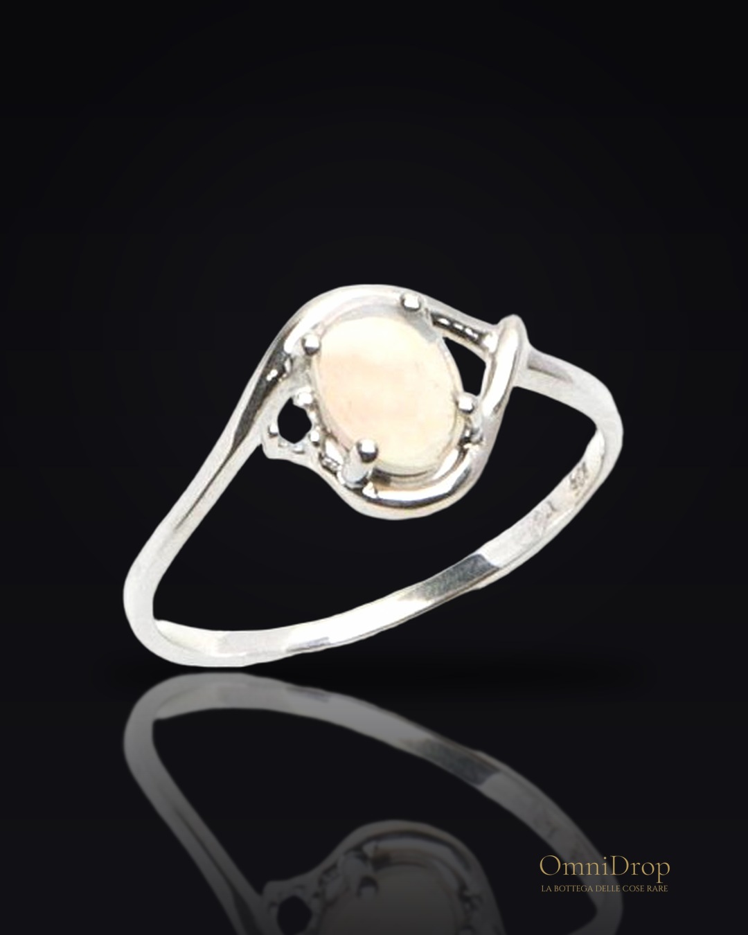 Anello opale zirconio, per racchiudere l'essenza