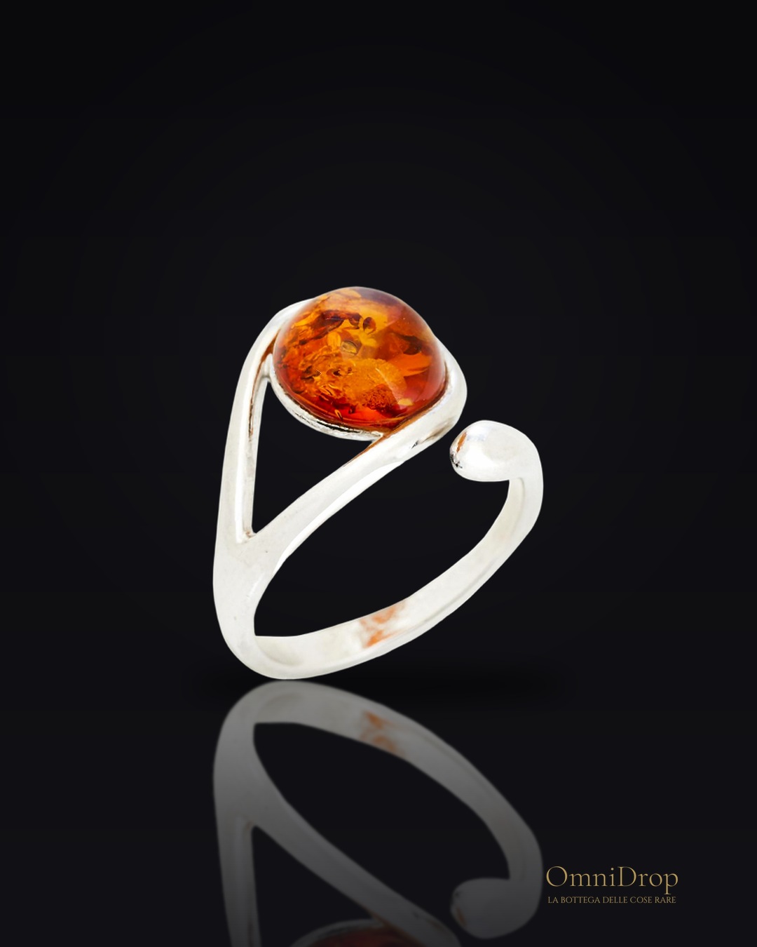 Anello ambra cognac tonda, per racchiudere i tuoi pensieri