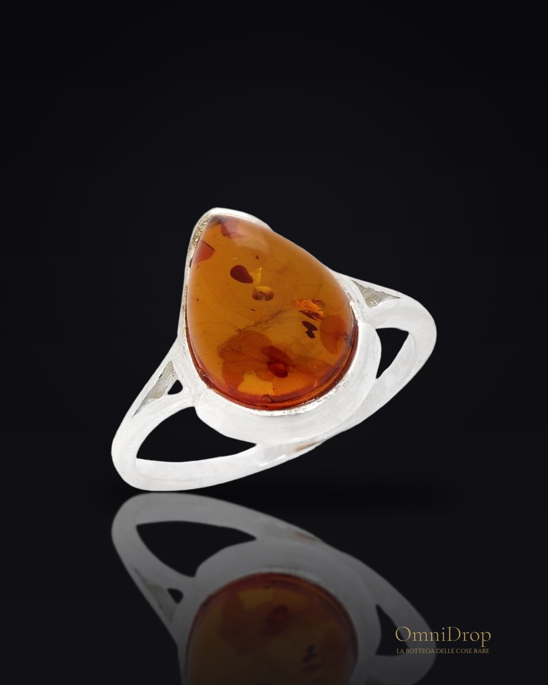 Anello di ambra cognac per custodire i ricordi della vita, per ricordare sempre il presente