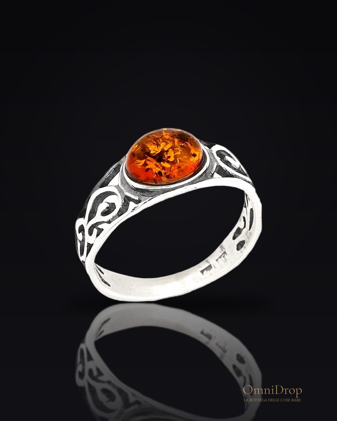 Anello ambra cognac, per ricordare la natura