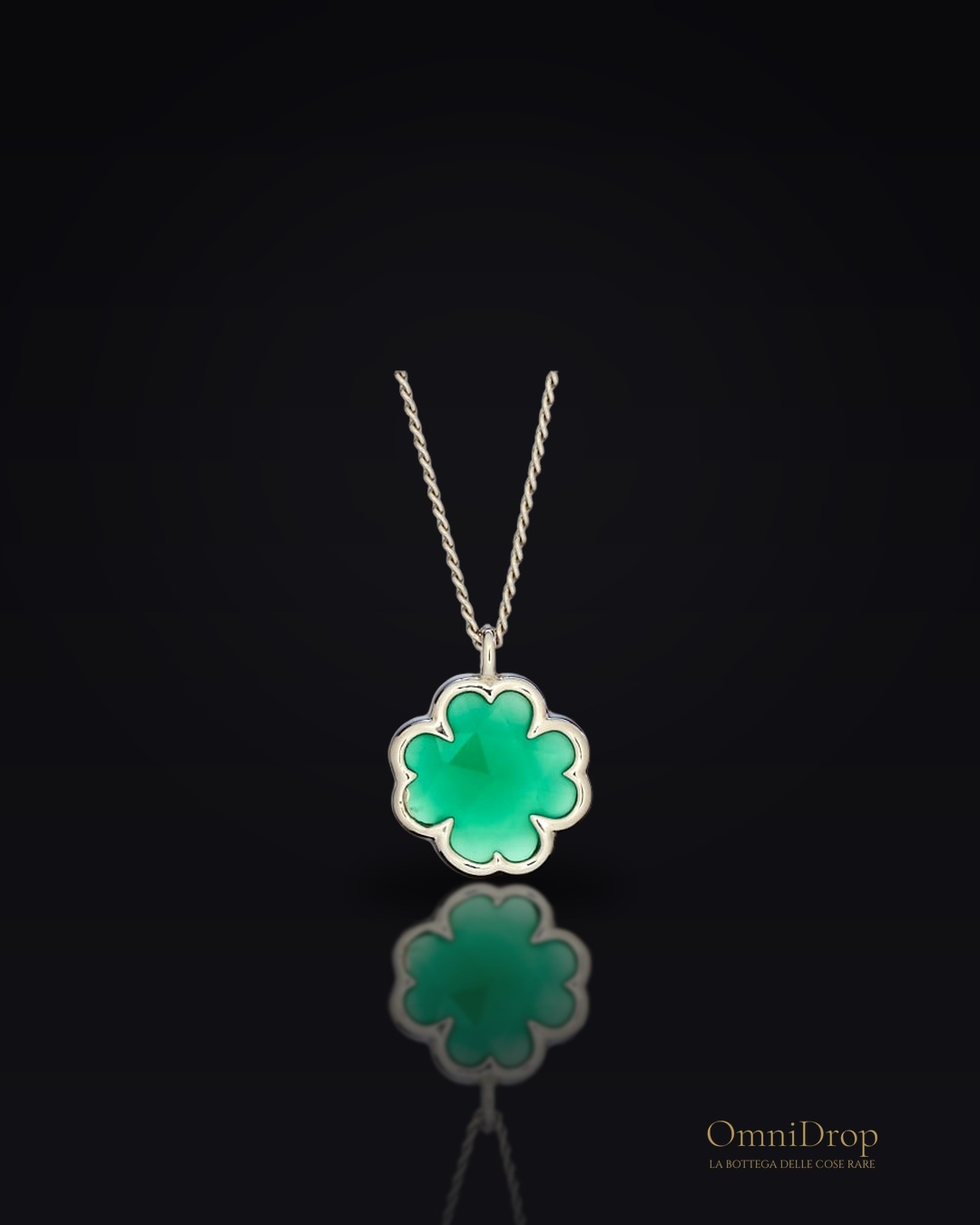 Collana trifoglio in onice verde, per ricordare il tuo viaggio