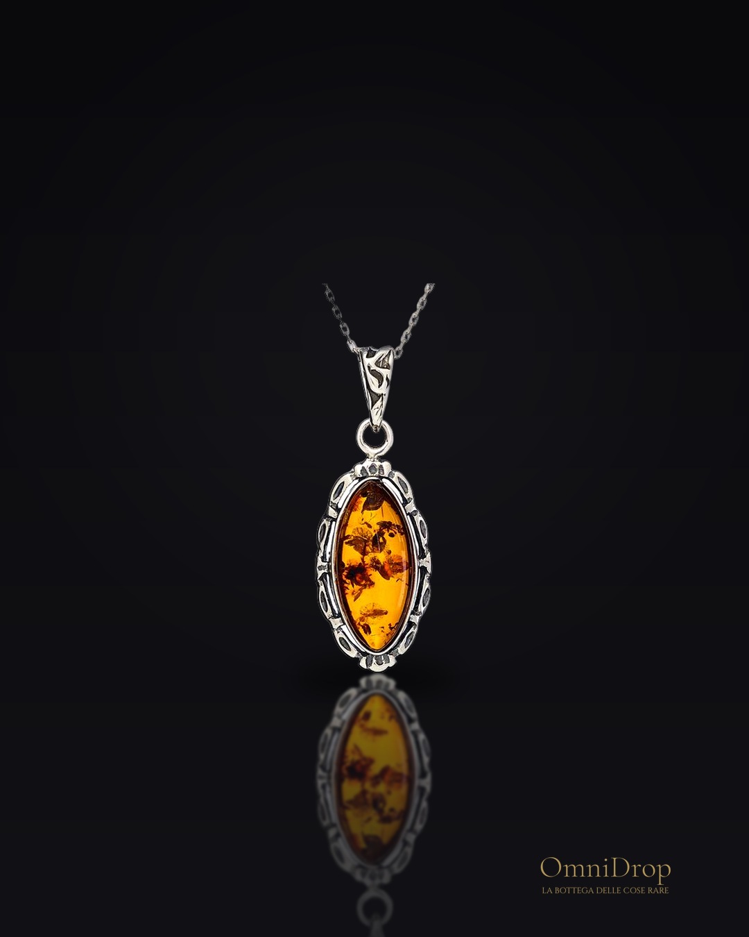 Ciondolo in ambra cognac e argento antico 925, per custodire la tua luce interiore