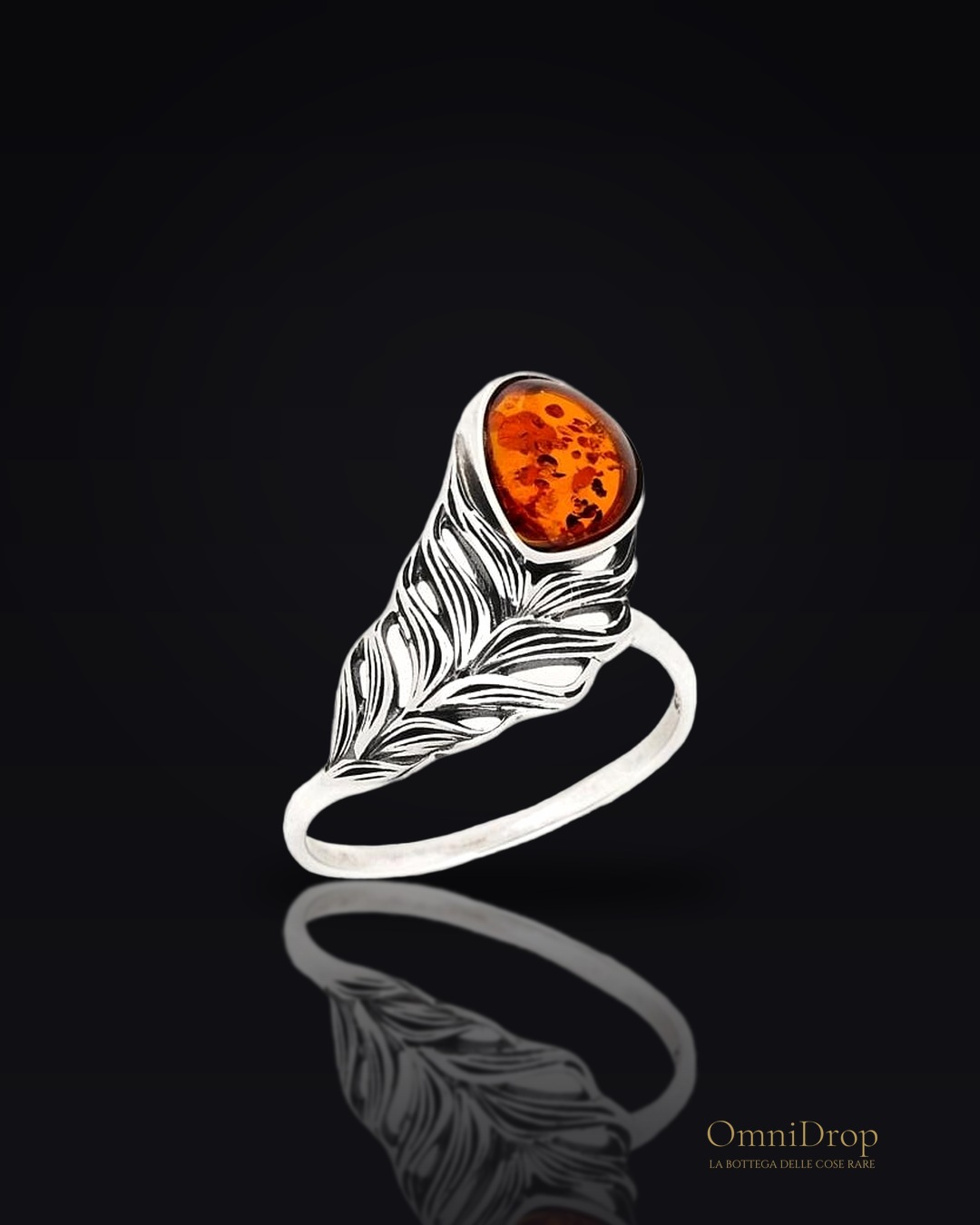 Anello ambra cognac, per evocare i mari segreti