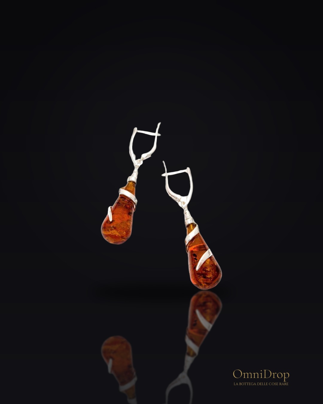 Orecchini pendenti in ambra baltica cognac goccia, argento rodiato 925, 1x3,5 cm