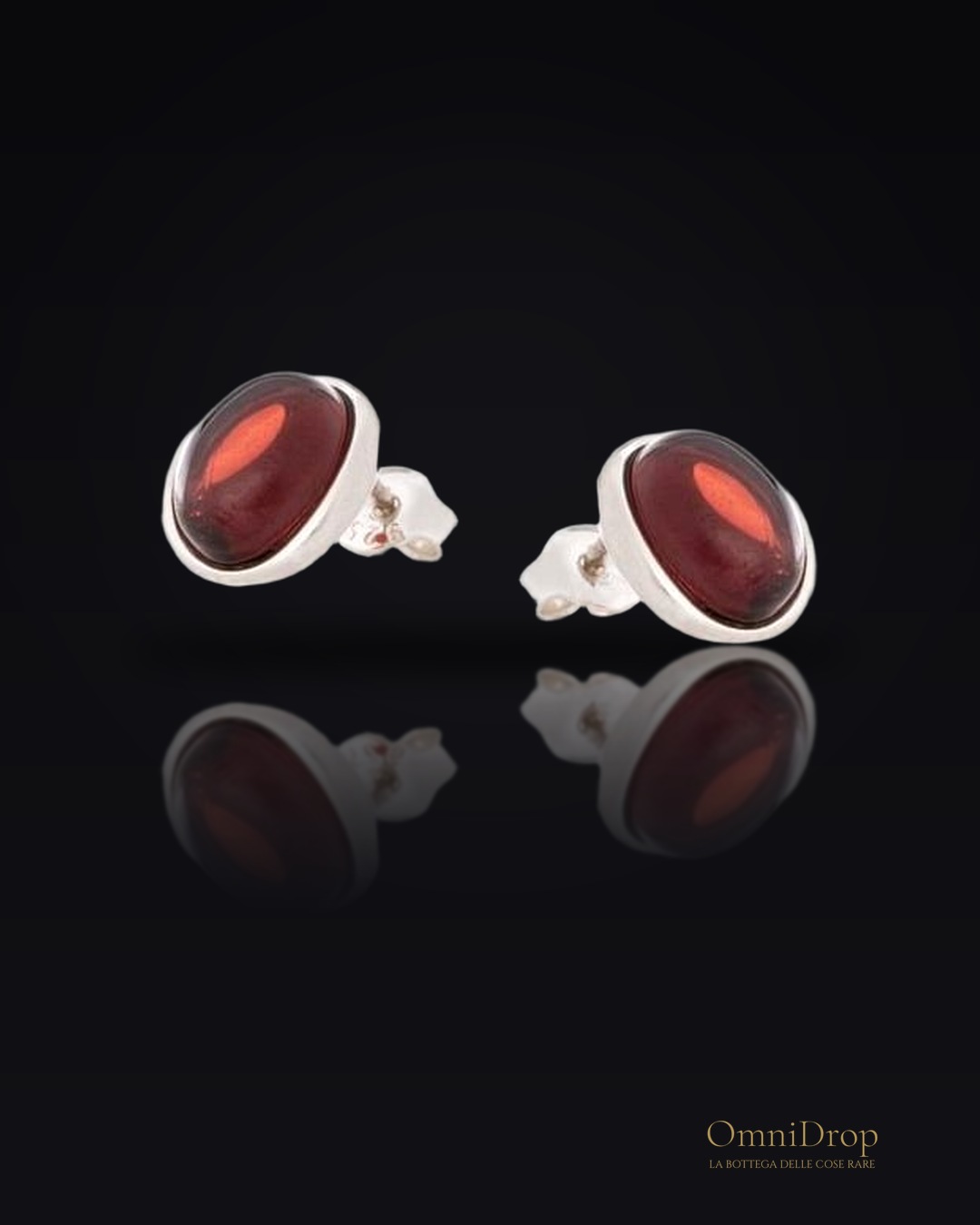 Orecchini a lobo in granato rosso ovale naturale, argento rodiato 925, 8x10 mm