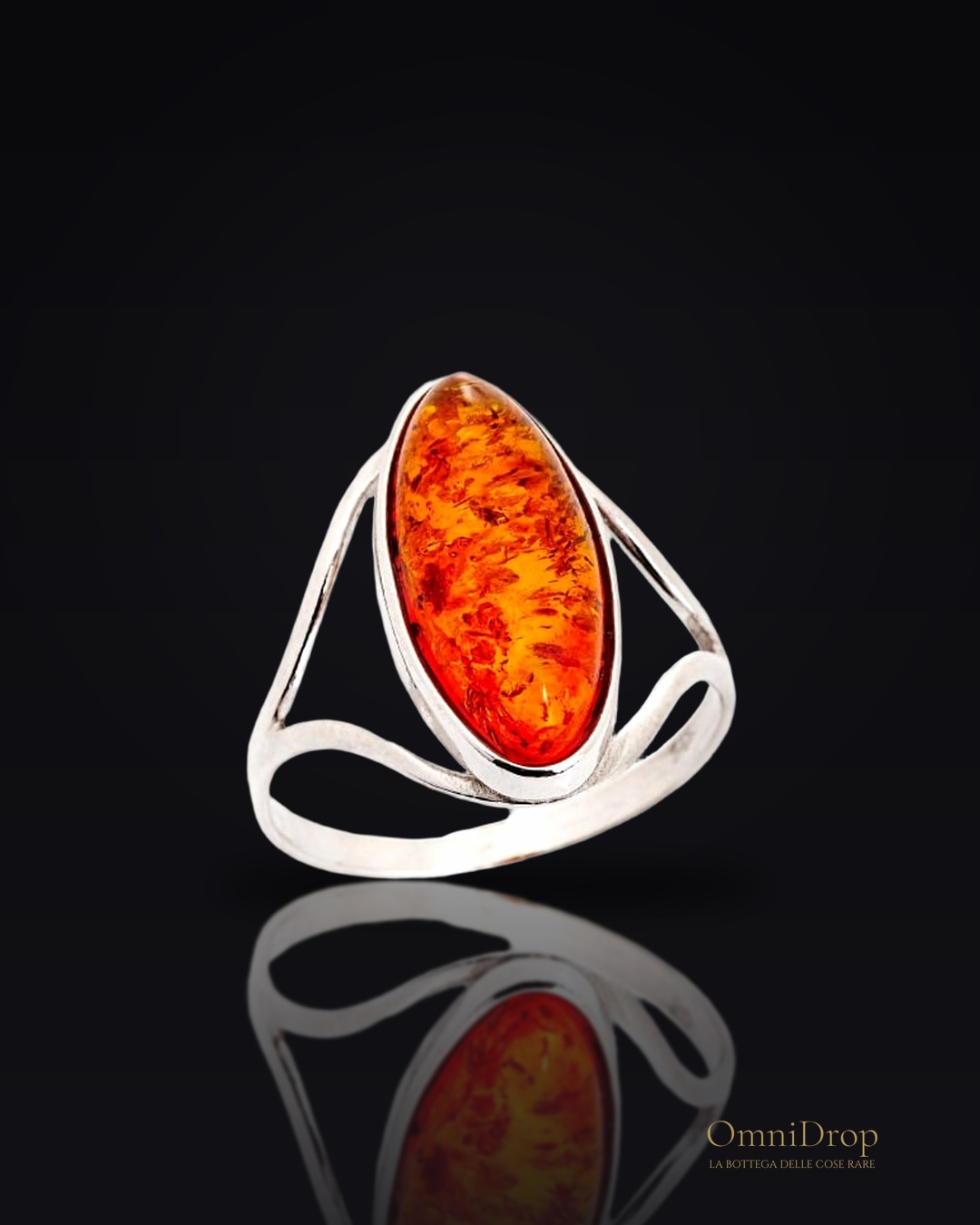Anello in ambra baltica cognac marquise naturale, argento rodiato 925, 6x16 mm