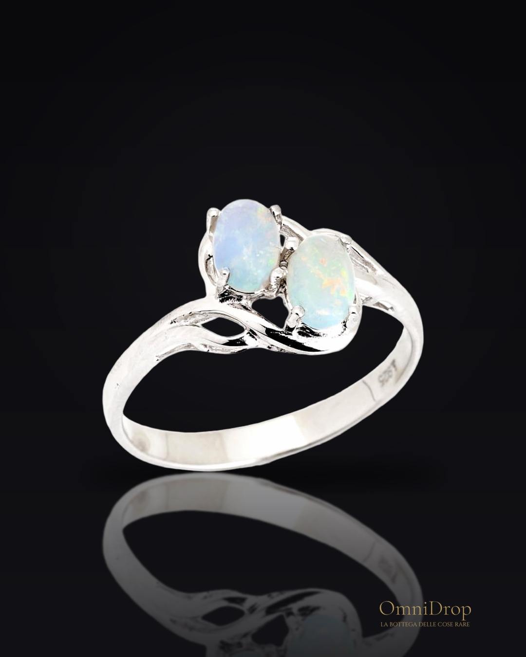Anello in opale australiano bianco ovale naturale, argento rodiato 925, 6x4 mm