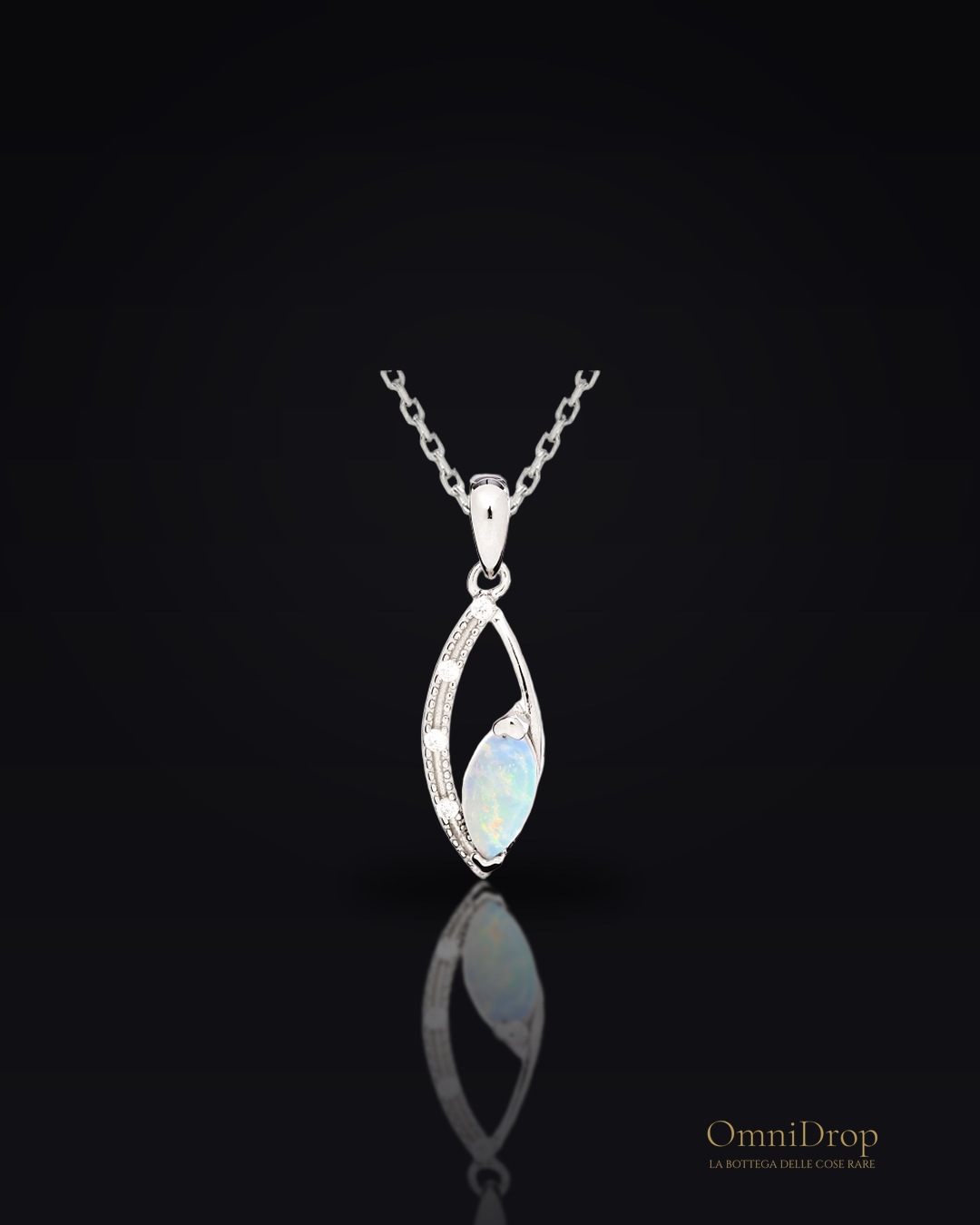 Ciondolo in opale australiano bianco marquise, argento rodiato 925, 8x4 mm